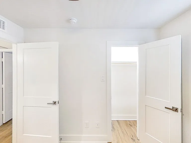 907 N Beacon — Photo 9