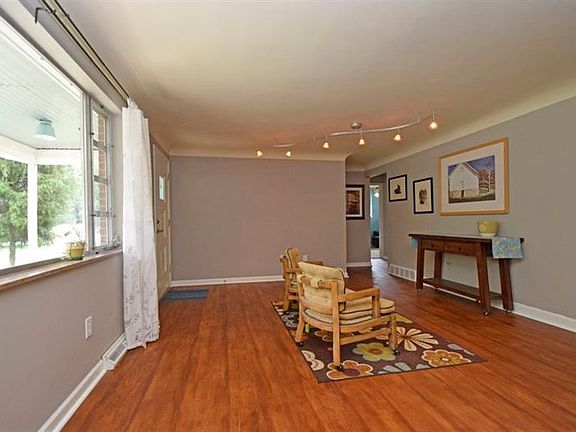 3rd image of 3209 Harriet Ln