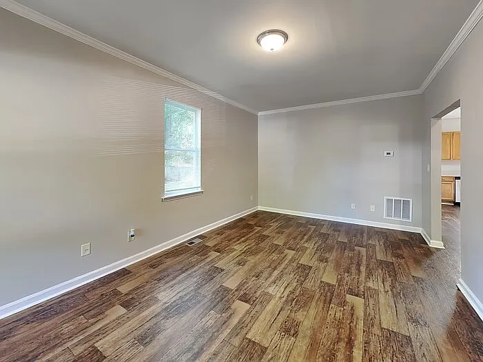 854 N Grand Ave NW — Photo 4