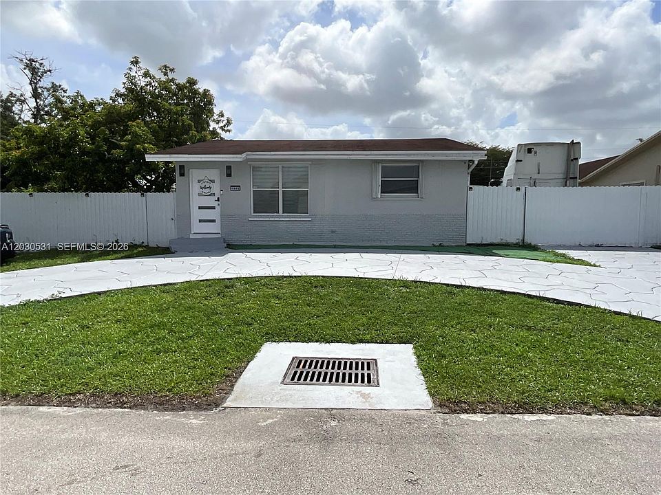 1st image of 1905 SW 100th Ave