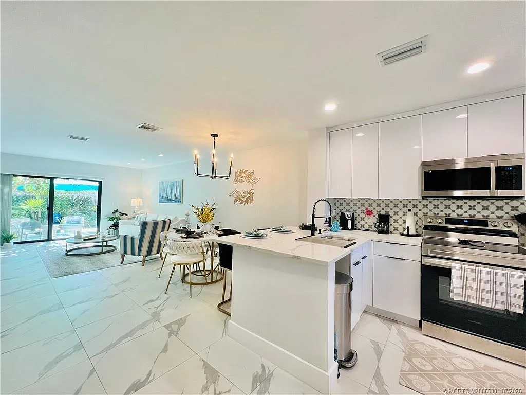 2 bed, 1.5 bath, 1234 sqft, $2,850 — Photo 3