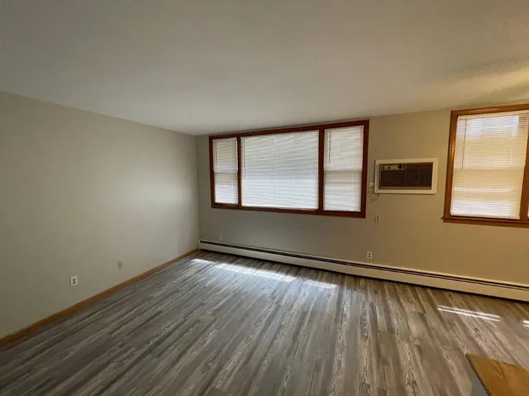 3211 Minnehaha Ave — Photo 8