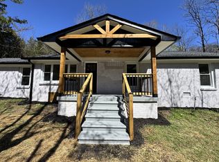 220 Friendship Hollow Rd S, Pleasant Shade, TN 37145