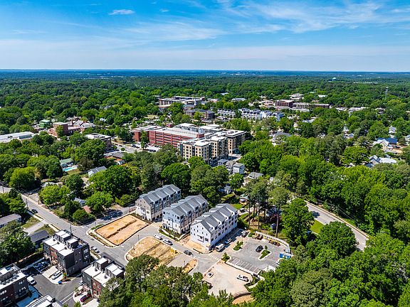 2nd image of 813 Niantic St #813
