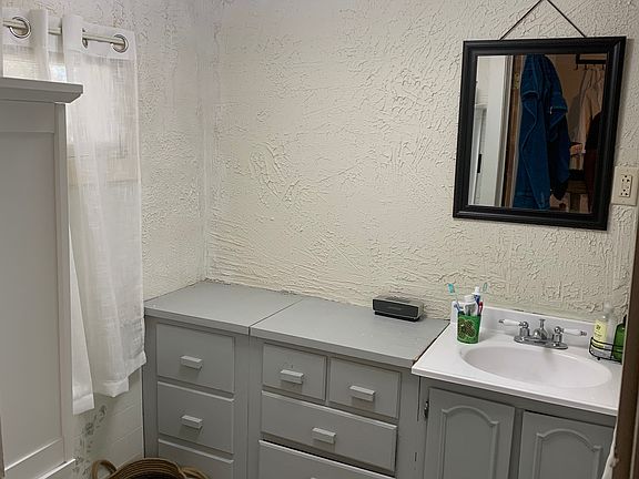 3rd image of 33 Elm St APT 101