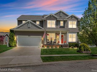 1813 Garfield St, Howell, MI 48855