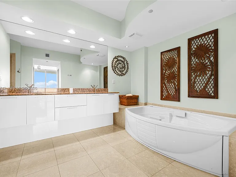 400 Alton Rd #907 — Photo 17