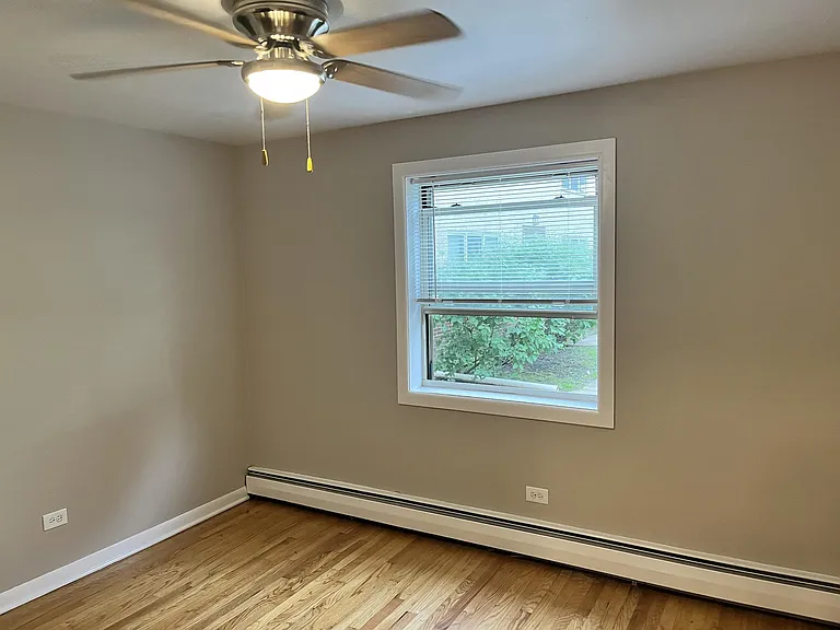 421 Burlington Ave — Photo 8