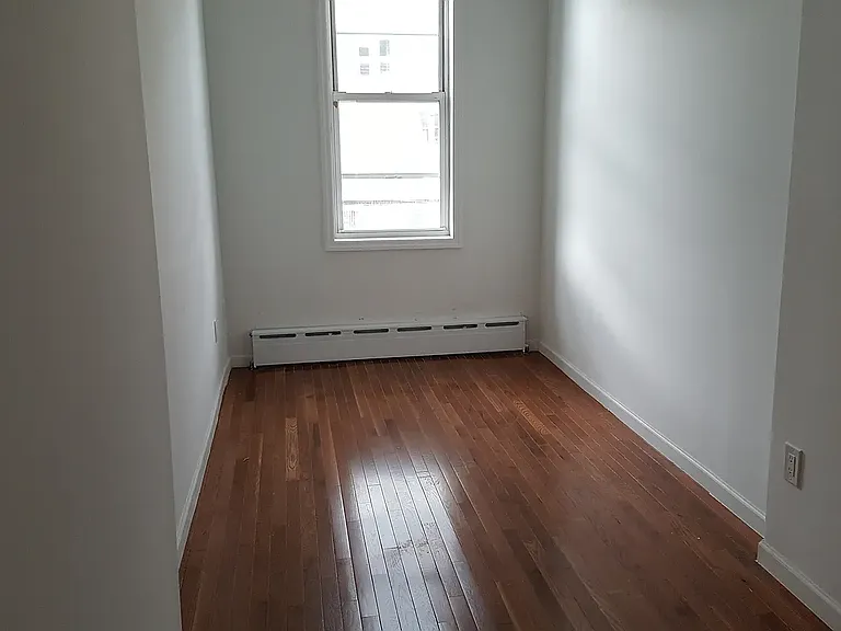 1499 E 15th St #3 — Photo 11