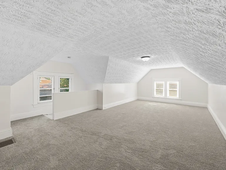 1642 Methyl St — Photo 21