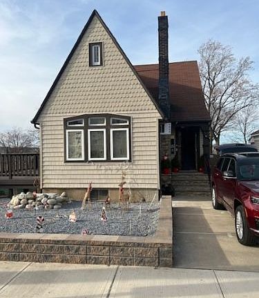 4th image of 93 Riverview Ave