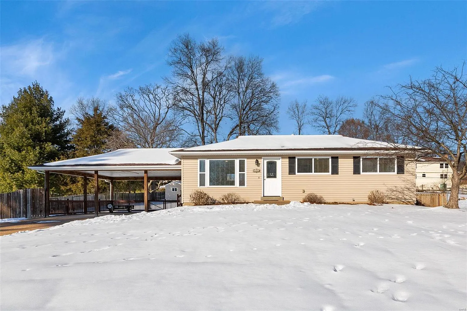 639 Highland Dr photo 1