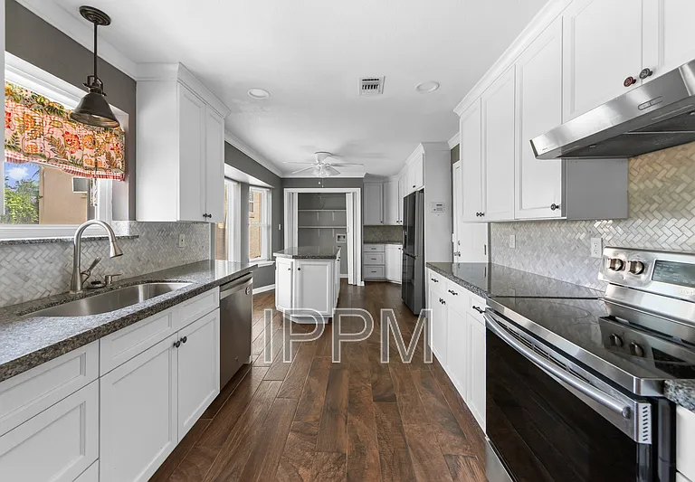 609 Inverary Dr — Photo 7