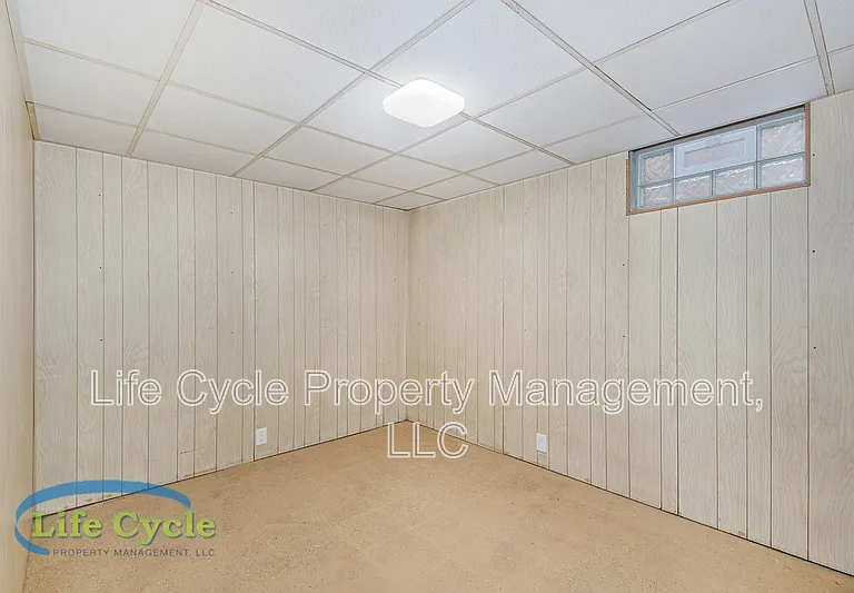 1055 Lake Michigan Dr NW — Photo 12