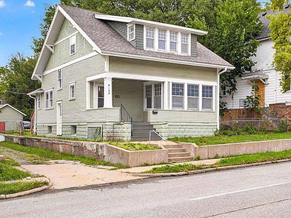 3rd image of 4154 Cuming St