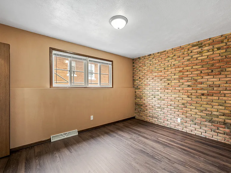 521 W 11th St #6 — Photo 6