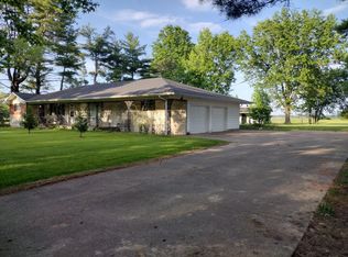 2001 Old Creal Springs Rd, Marion, IL 62959