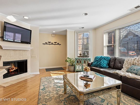 4th image of 3026 N Kenmore Ave #1