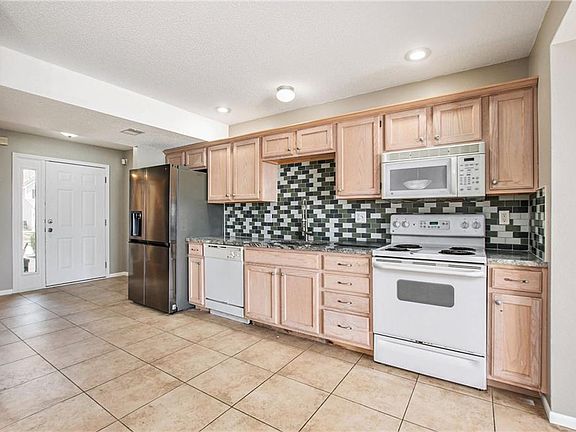 5th image of 4411 NE 83rd Ter