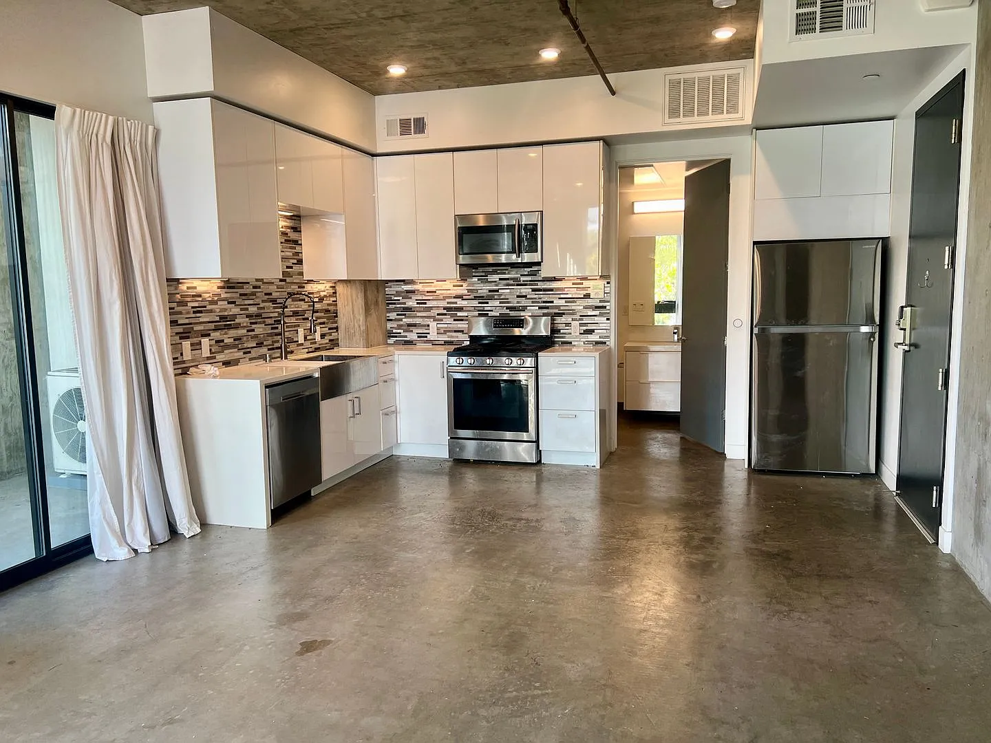Contour Lofts — Photo 2