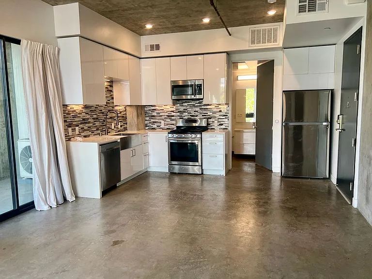 Contour Lofts — Photo 2