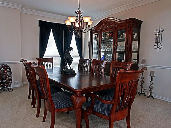 Enter to an Immaculate and Inviting home decorated with a tasteful Texas charm.  It has the open concept floor plan that most desire.