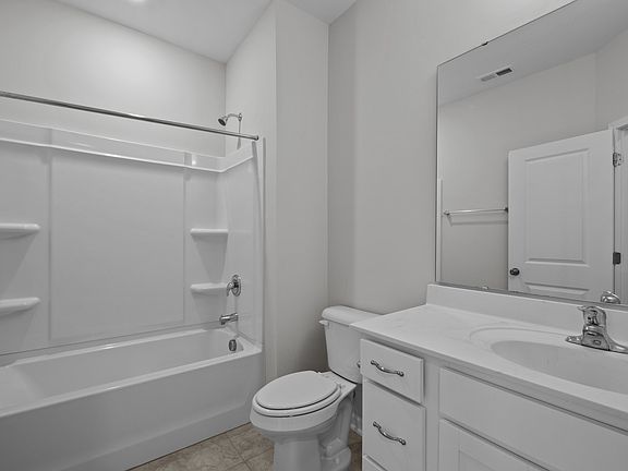 4th image of 1045 Manorhaven Dr