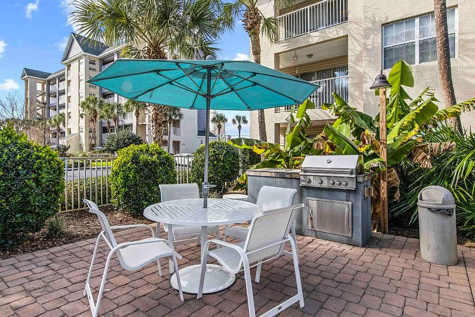 Coastline Apartments — Photo 4