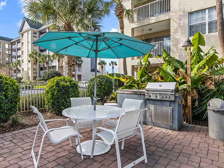 Coastline Apartments — Photo 3