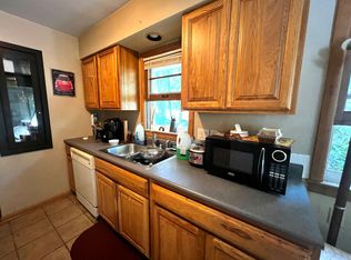 401 4th Ave, Iowa City, IA 52245
