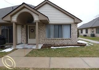 4th image of 16435 Clarkson Dr