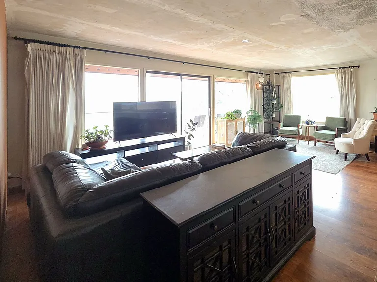 2211 NW Cascade Ave — Photo 8