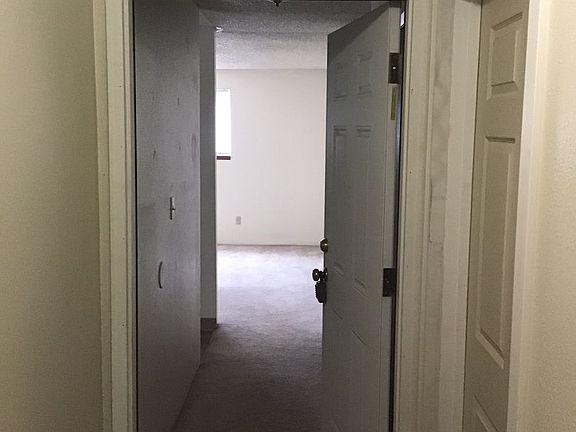 2nd image of 1050-1060 SW East Ave #1050-1