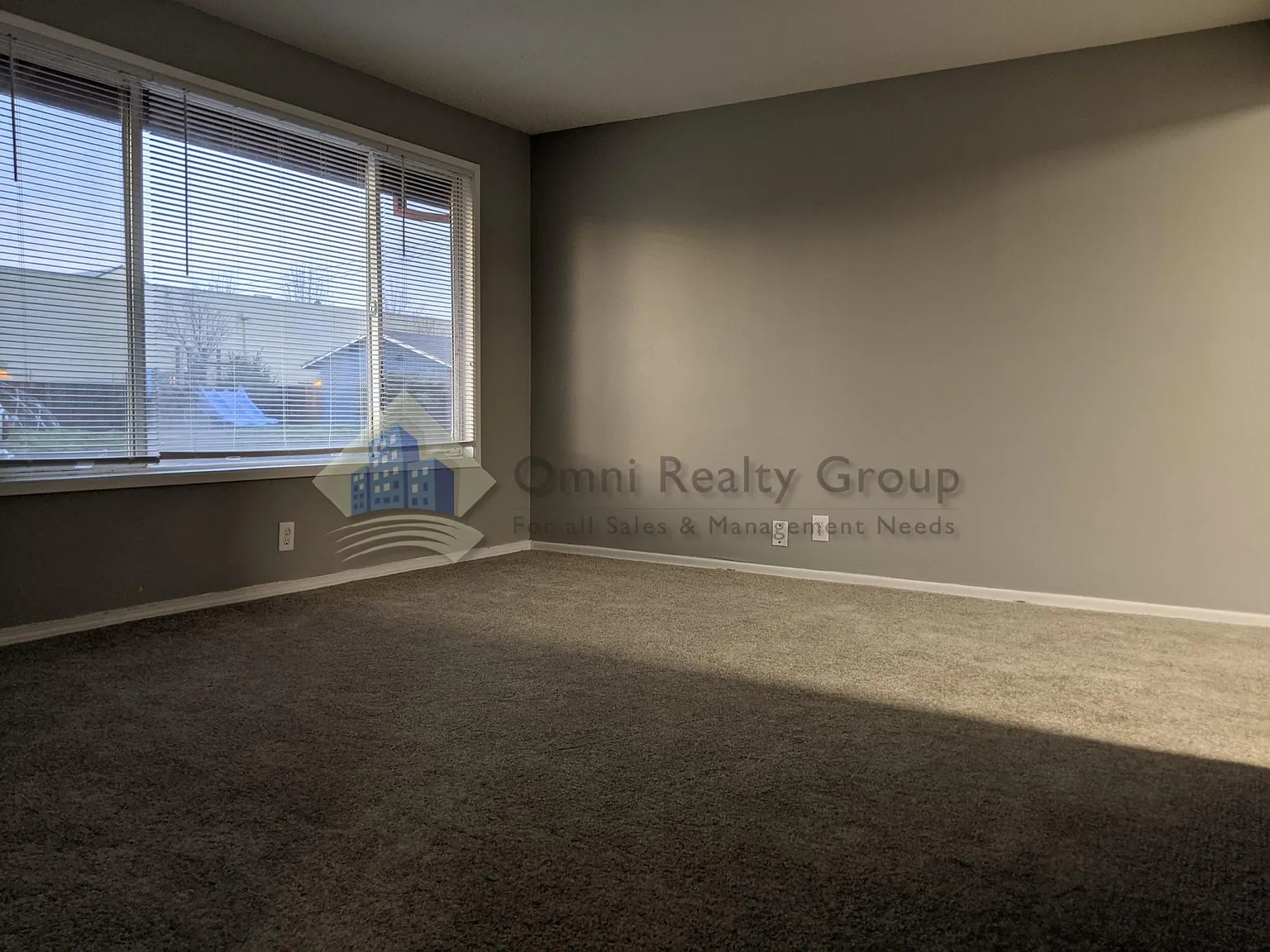 882 SE 11th Ave — Photo 3