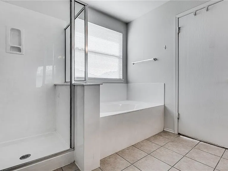 602 Golden Gate Dr — Photo 17