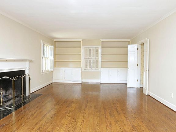 2nd image of 411 Queensway Dr
