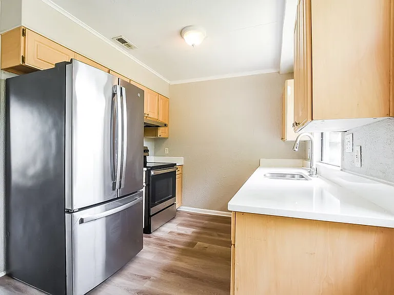 542 Colonnades Cv — Photo 7