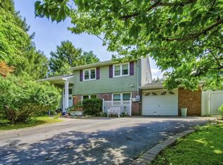 18 Searington Dr, Syosset, NY 11791