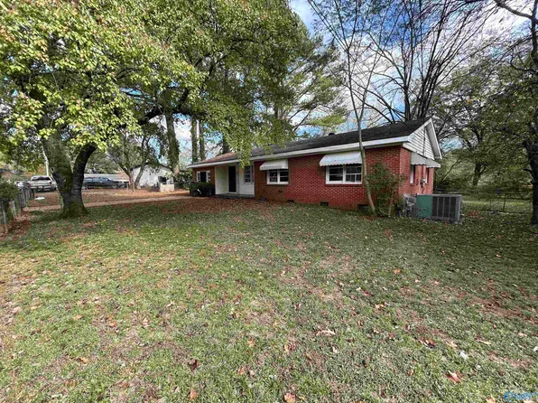 2723 Oaktree Ln NW, Huntsville, AL 35810