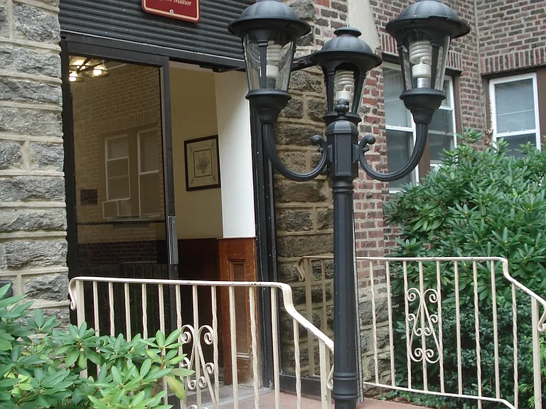 English Manor Apartments- Beautifully kept secret in Mt. Airy — Photo 22