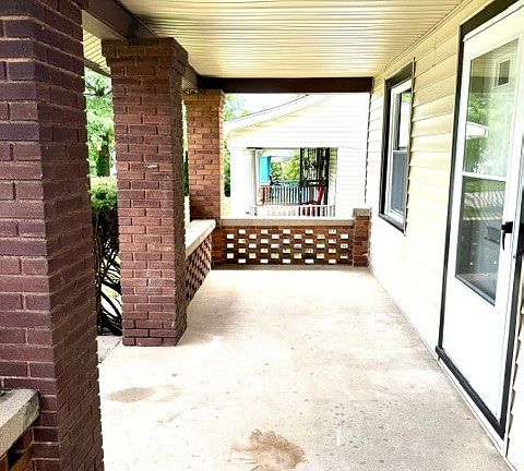 3rd image of 213 Anna St