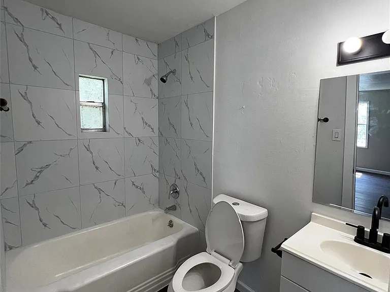 1805 E North St — Photo 13