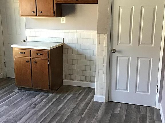 4th image of 224 Avenue H