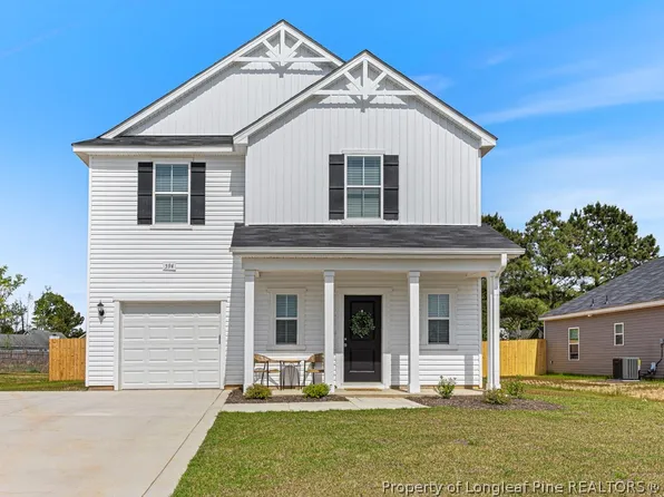 594 Melbourne Dr, Raeford, NC 28376