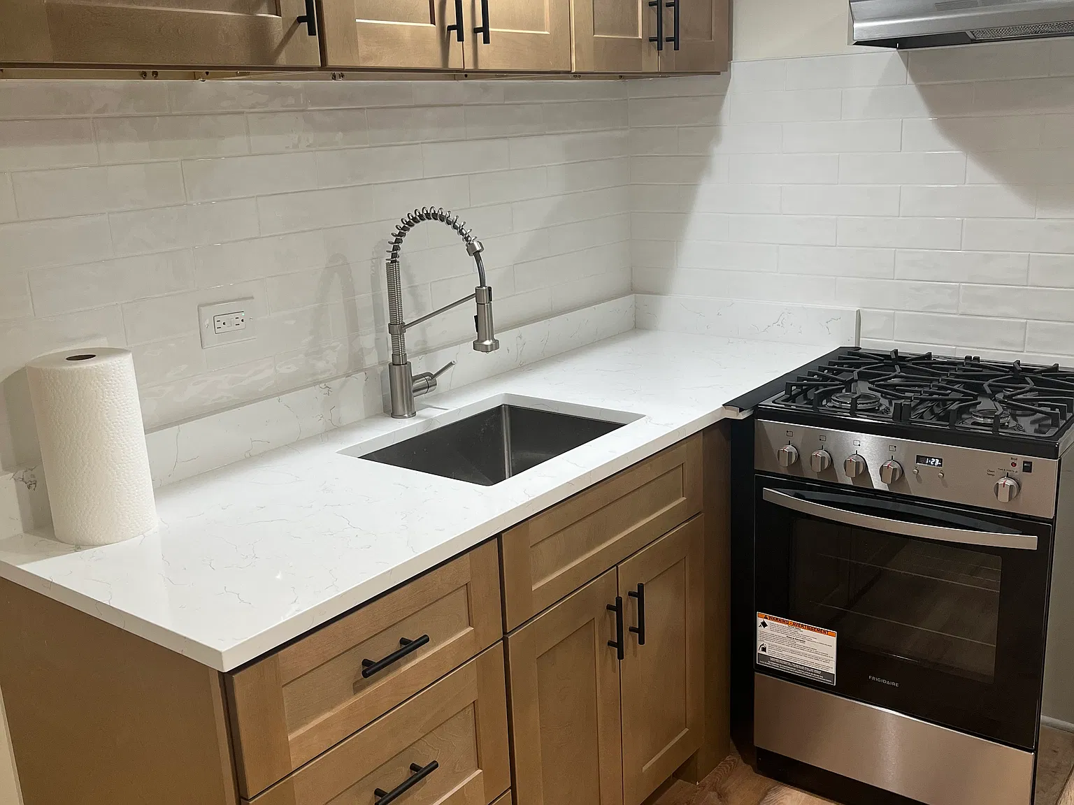 2 bed, 1000 sqft, $2,300 — Photo 2