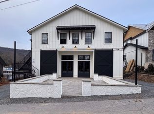 118 Oak Crescent Cir, Clayton, GA 30525