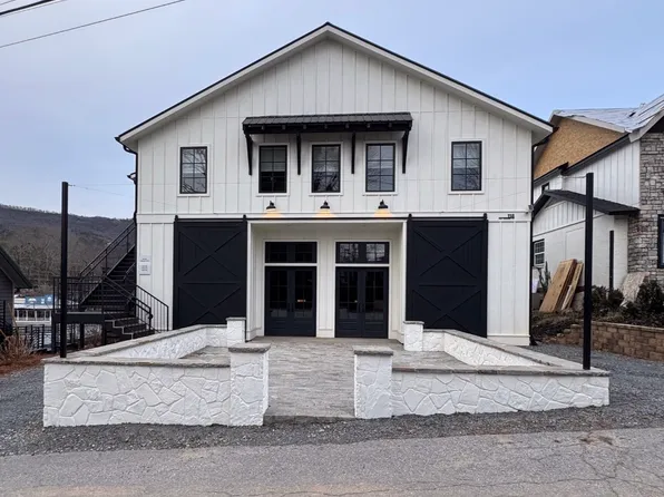 118 Oak Crescent Cir, Clayton, GA 30525