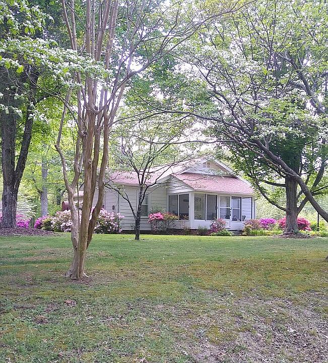 2nd image of 204 Gate St
