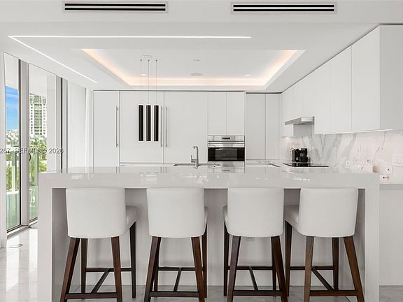 4th image of 1201 20th St #Penthouse 06