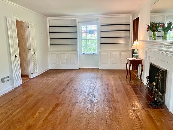 2nd image of 2300 Greenwood Ave